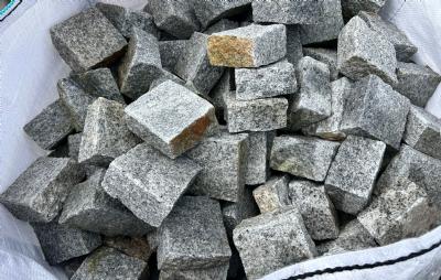 salg af 500 kg chaussesten grå 9x9x4,5-5 cm