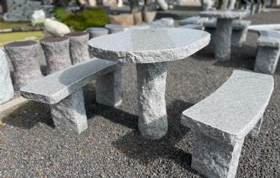 salg af Ovalt granitbord og bænkesæt