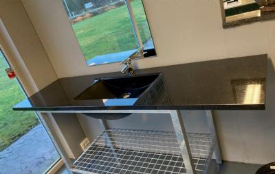 salg af Bordplade Black Galaxy med hjulspors vask