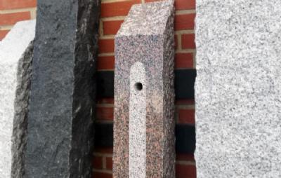 salg af Flagstangssokkel rød poleret