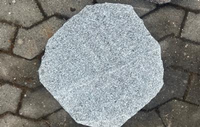 salg af Trædesten gråsort