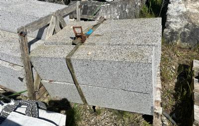 salg af Kantblok T-rosa granit