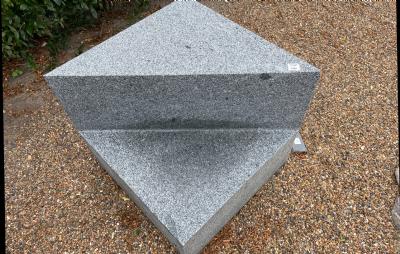 salg af Klodser trekant grå granit