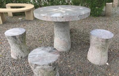 salg af Kompasbord med taburetter