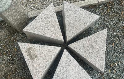 salg af Sokkel trekant rød granit