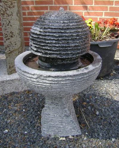 salg af Vandreservoir Vredet kugle på sokkel