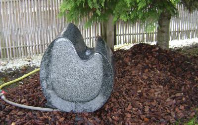 salg af Vandsten Bølge gråsort granit