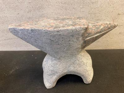 salg af Ambolt L30cm, rød granit