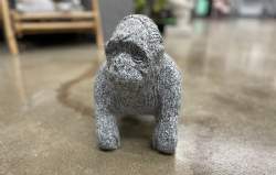 grå granit gorilla