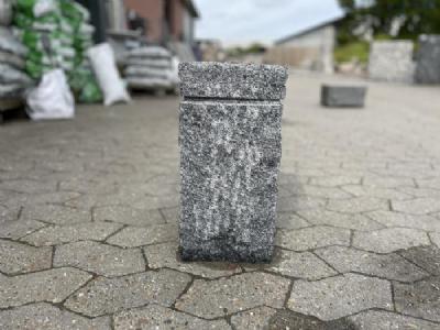 salg af Granitsokkel m/kant grå sort granit