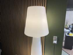 hvid plast lampe