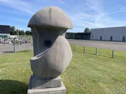 æggeskulptur grå