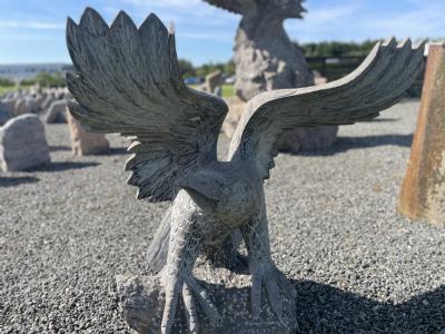 salg af Ørn Limestone med spredte vinger